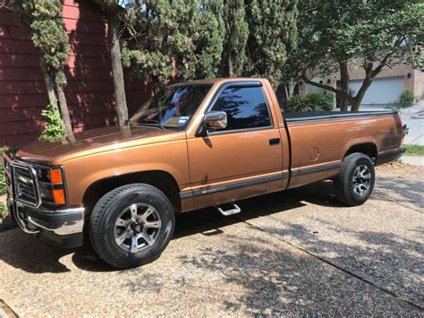 Robert Bringol 1989 Chevy C2500 - LMC Truck Life