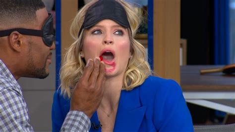 Michael Strahan and Sara Haines try the #BirdBoxChallenge - Good ...