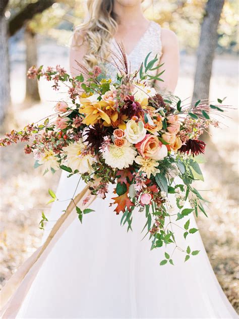 20 Stunning Fall Wedding Flower Bouquets for Autumn Brides - Elegantweddinginvites.com Blog