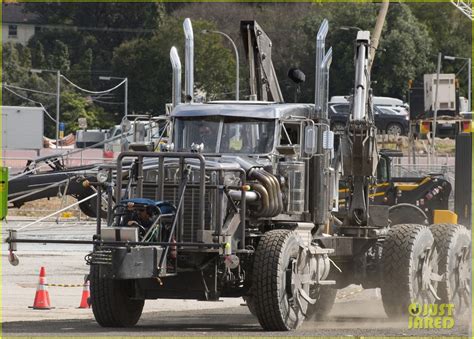 Chris Hemsworth Is Barely Recognizable on Set of 'Mad Max' Prequel 'Furiosa': Photo 4806219 ...