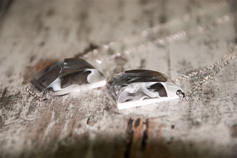 Resin pendant | Marbled pendants - Epoxy resin jewelry. Hand… | Flickr