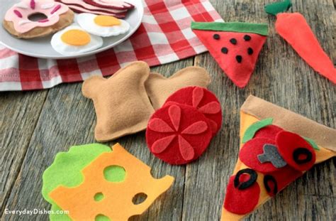 Felt Craft Projects: 70 DIY Ideas Made with Felt • Cool Crafts