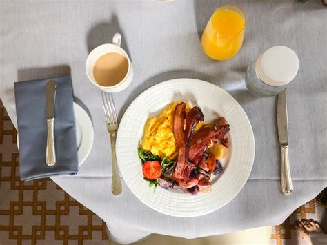 How to get free hotel breakfast