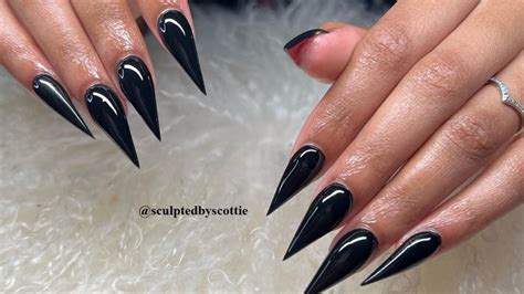 Tired Of Boring Nail Shapes? These Stunning Stiletto Nails Are the ...