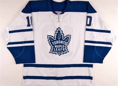 A Critique in NHL Jerseys: Toronto Maple Leafs Alternate 2000-08, 2008-10