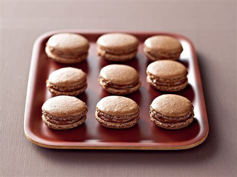 Recette des macarons au chocolat maison - Marie Claire