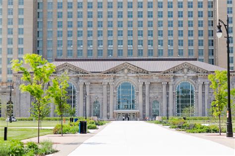 Ford Rescues Michigan Central Station in Detroit as It Plots Its Own Future - The New York Times