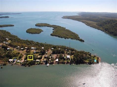 Russell Island Real Estate - RENOVATOR'S DELIGHT, AMAZING LOCATION WITH CLOSE WATER ACCESS