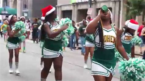 New Orleans- Christmas Parade - YouTube