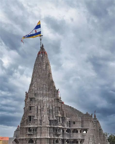 Dwarkadhish Temple, Gujarat, India : r/ArchitecturePorn