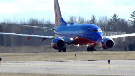 Southwest Airlines 737-700 N427WN WiFi Taking Off MHT 3/19/2011 - YouTube