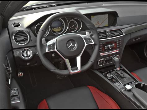 Mercedes-Benz C63 AMG Coupe (2012) - Interior | Caricos