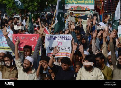 Lahore, Pakistan. 26th Aug, 2017. Pakistani Activists of Difa-e ...