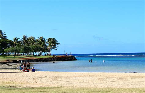 Ala Moana Beach Park - Most Popular Local Oahu Beach