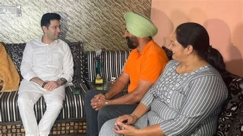 Amid online trolling, Raghav Chadha, Punjab minister meet Arshdeep's parents - Hindustan Times