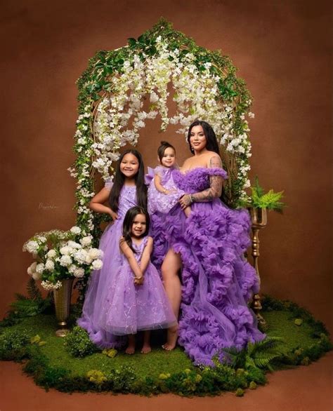 mom and children’s family photoshoot in 2023 | Family photoshoot, Baby family, Family photos