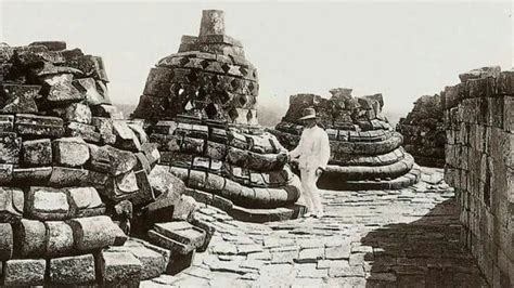 Candi Borobudur Berupa Reruntuhan Ketika Ditemukan, Begini Penampakannya