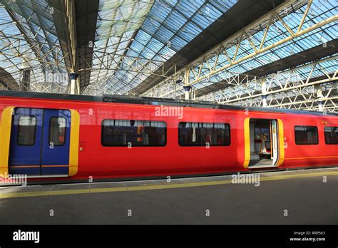 Waterloo station london roof hi-res stock photography and images - Alamy