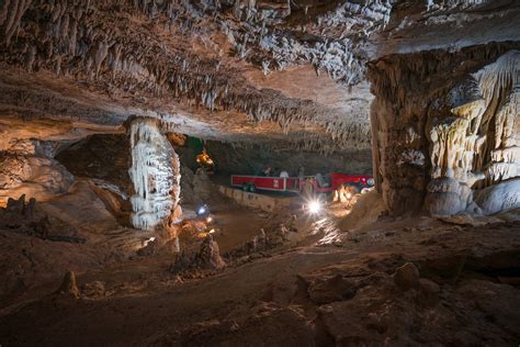 12 Meilleures Grottes Souterraines À Explorer dans le Missouri ...