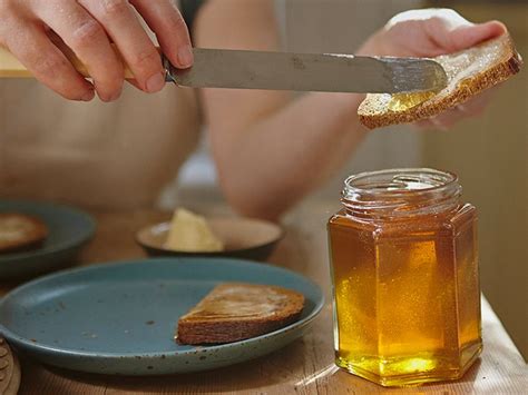 Honey: Benefits, uses, and properties