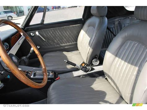 1971 Alfa Romeo 2000 Spider Veloce Roadster Interior Photos | GTCarLot.com