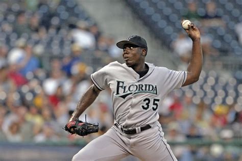 Marlins Anniversary: Dontrelle Willis picks up first career win - Fish Stripes