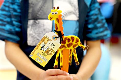 DIY Giraffe Puppet - Kunin Felt