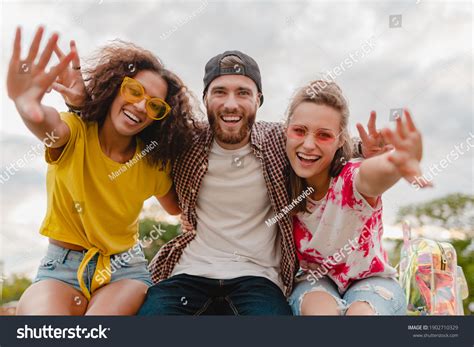 3,227,219 imágenes de Personas activas felices - Imágenes, fotos y vectores de stock | Shutterstock