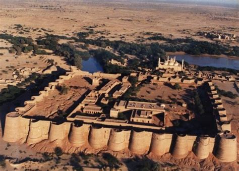 Aerial view of Derawar Fort and Abbasi Mosque - Bahawalpur, Pakistan ...