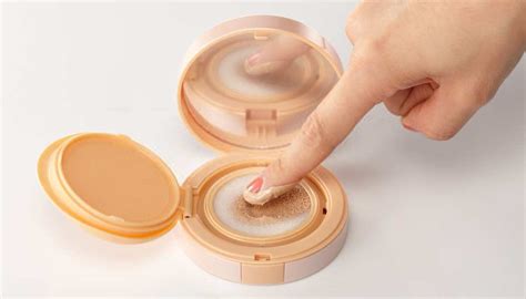 Best Cream Compact Foundation 2023: 5+ Detailed Reviews - Lauren+Vanessa