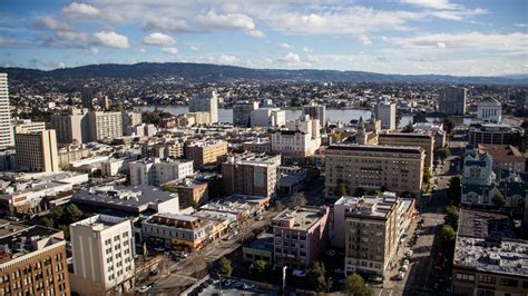 Here are the towers hitting the Oakland skyline - San Francisco ...