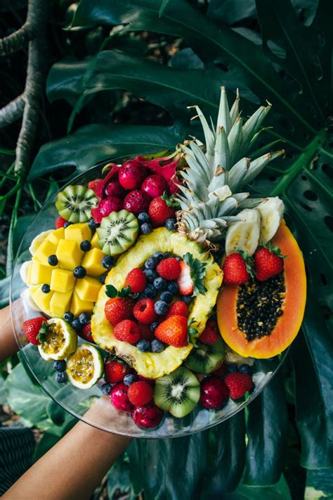 A Big Hawaiian Fruit Bowl + a #ThreeRedBowls Celebration! | forktobelly