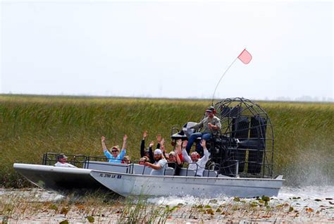 OurTours05 embarking on an Everglades airboat tour | Everglades Swamp ...