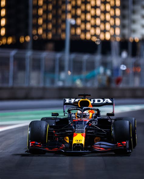 Max Verstappen Red Bull 2021 Abu Dhabi GP [3300x4125] : r/F1Porn