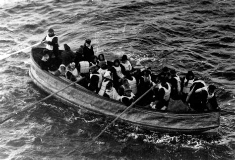 These pictures document the moment when the Titanic survivors arrived home, 1912 - Rare ...