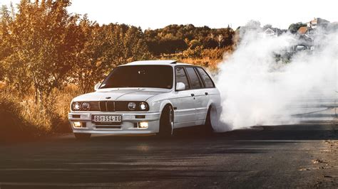 E30 WAGON?! E30 WAGON!