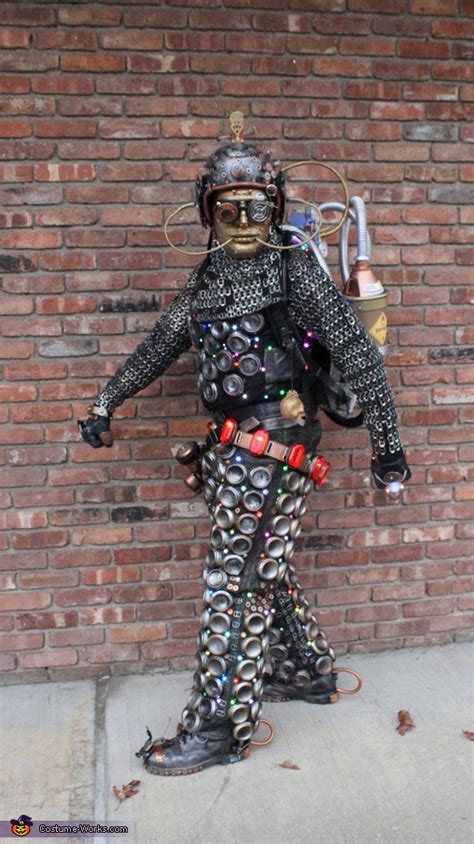 Extraterrestrial Cyborg Costume | Creative Costume Ideas - Photo 10/10