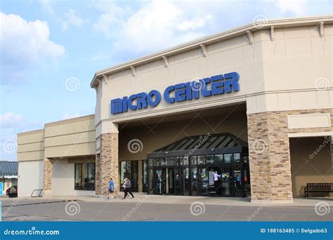 Micro Center is an American Computer Department Store Editorial Image - Image of company ...