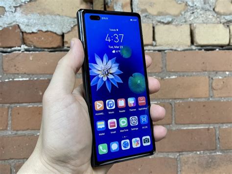 Huawei Mate X2 Review: The Foldable Future is Here