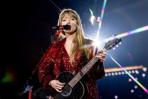 Watch Taylor Swift Perform 'Dear John' for the First Time in 11 Years