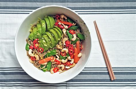 Cold soba salad with avocado and roasted cashew nuts – Spicy Candied Life