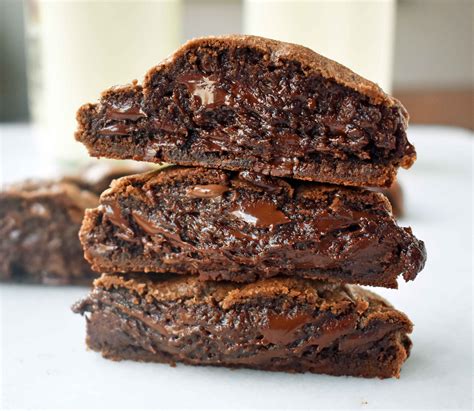 Levain Bakery Dark Chocolate Chocolate Chip Copycat Cookies – Modern Honey