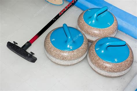 Equipment for curling sport game the ice – Stock Editorial Photo © dvoevnore #123638640