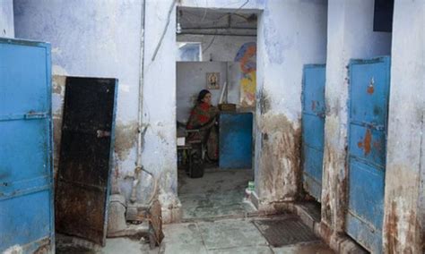 Mobile app to lodge sanitation woes in Delhi slums | India Water Portal