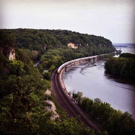 Explore The 550-Mile Great River Road National Scenic Byway In Illinois