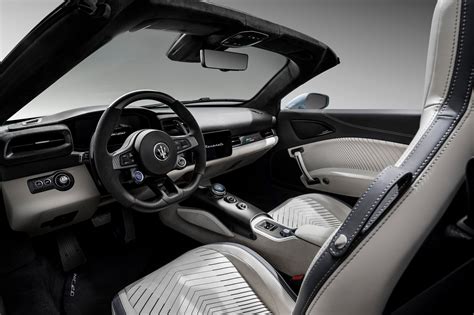 Maserati 2022 Convertible Interior