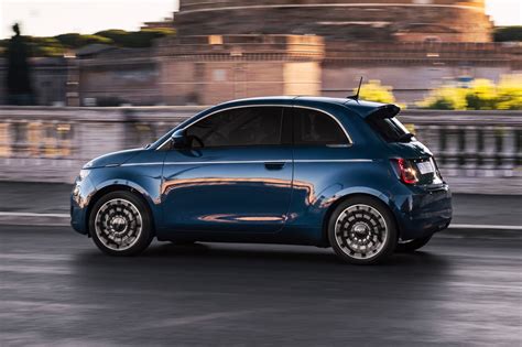 Fiat 500 Electric: fresh face for 2020's chic new EV | CAR Magazine