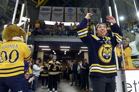 Quinnipiac raises NCAA hockey banner Saturday vs. Boston College