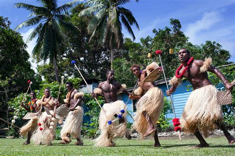 Total immersion in traditional Fijian dances and songs - Jean-Michel ...