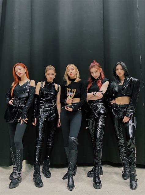 ITZY on Twitter in 2021 | Itzy outfit, Itzy outfits, Itzy